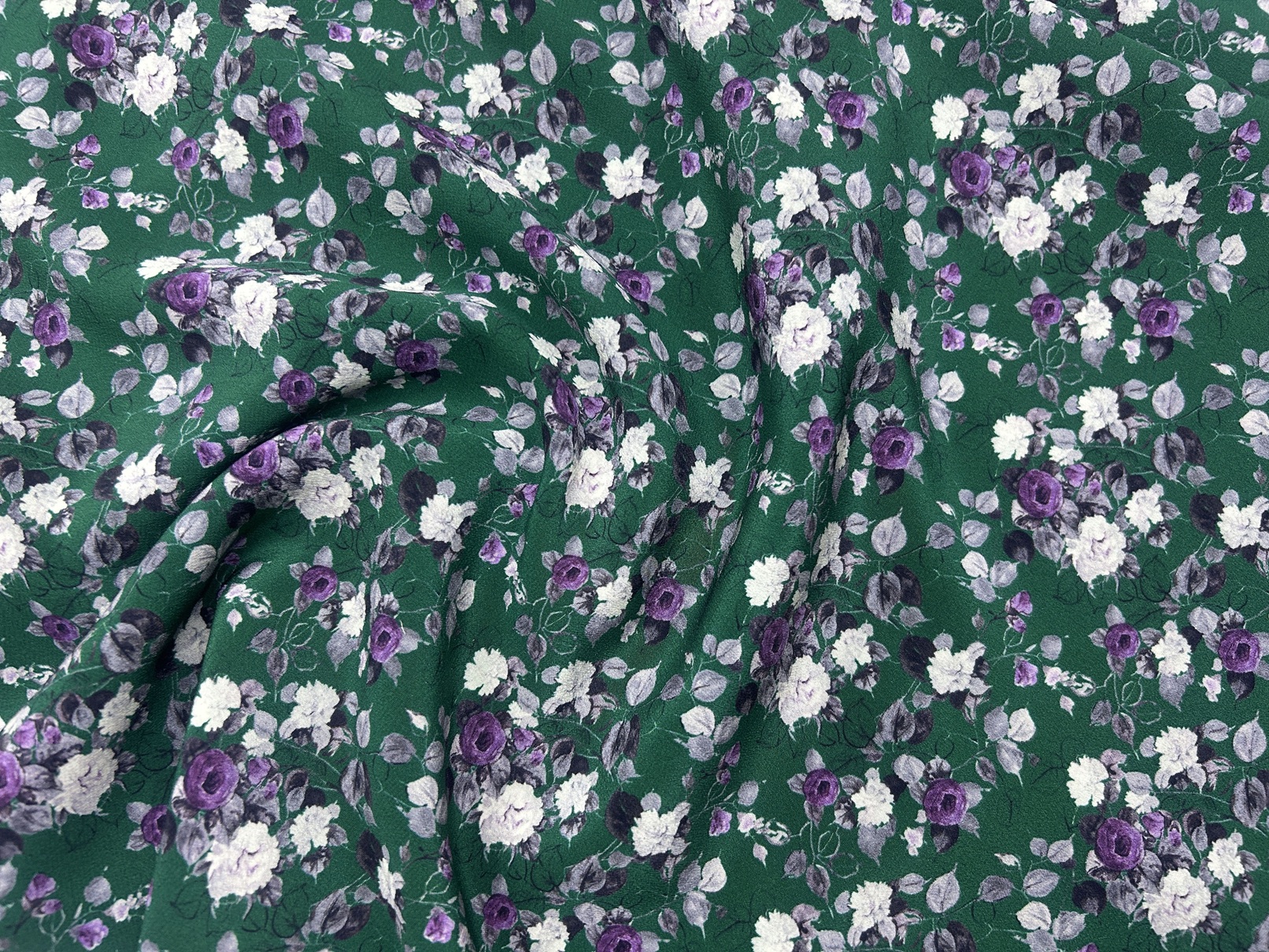 Ткань Крепдешин зелёного цвета с принтом цветы  46617 3