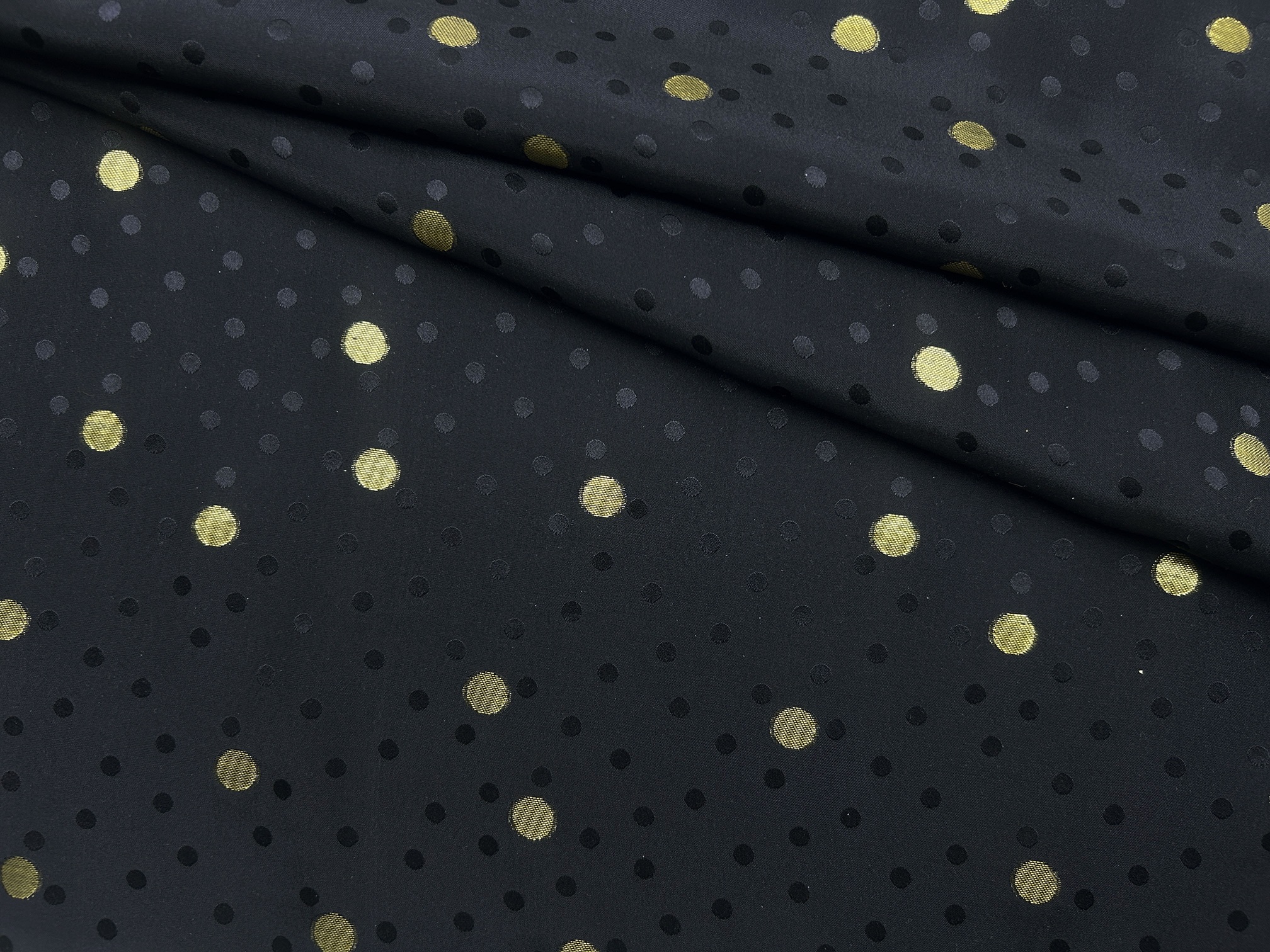 Ткань Шёлк  чёрного цвета с принтом горох 46597 1