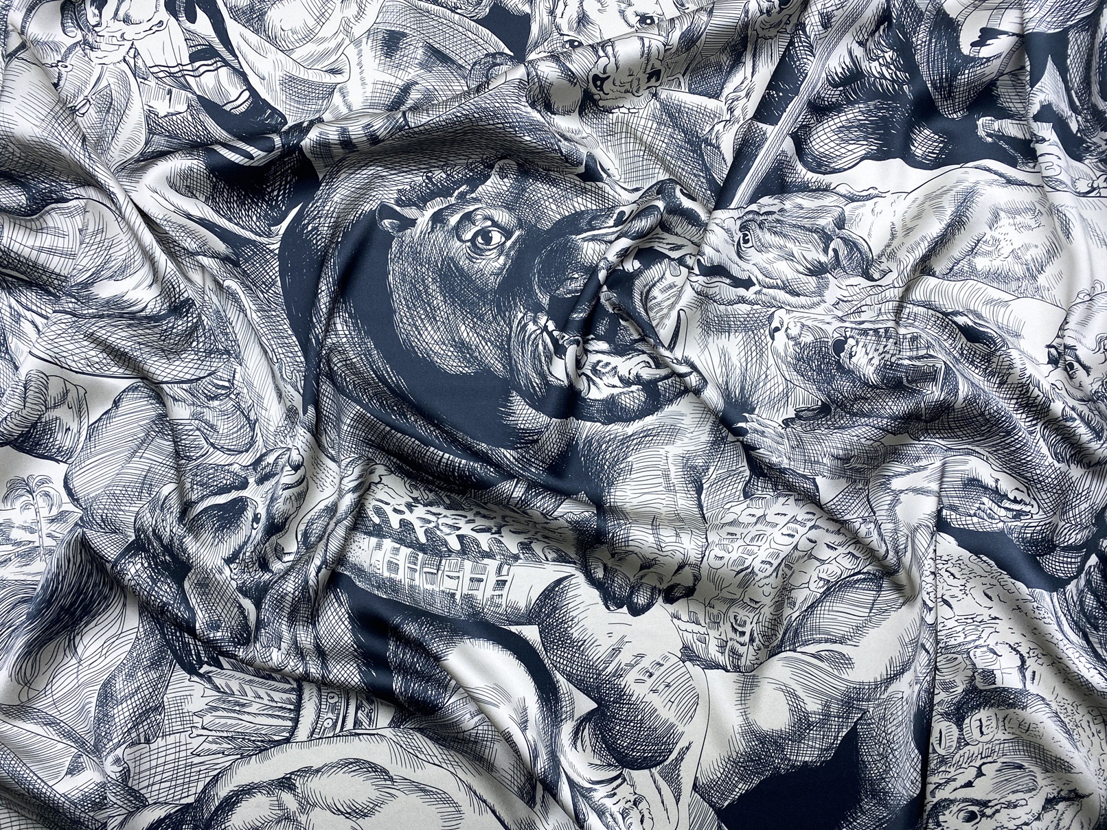 Ткань Шёлк серого цвета в стиле Dries Van Noten  46811 3